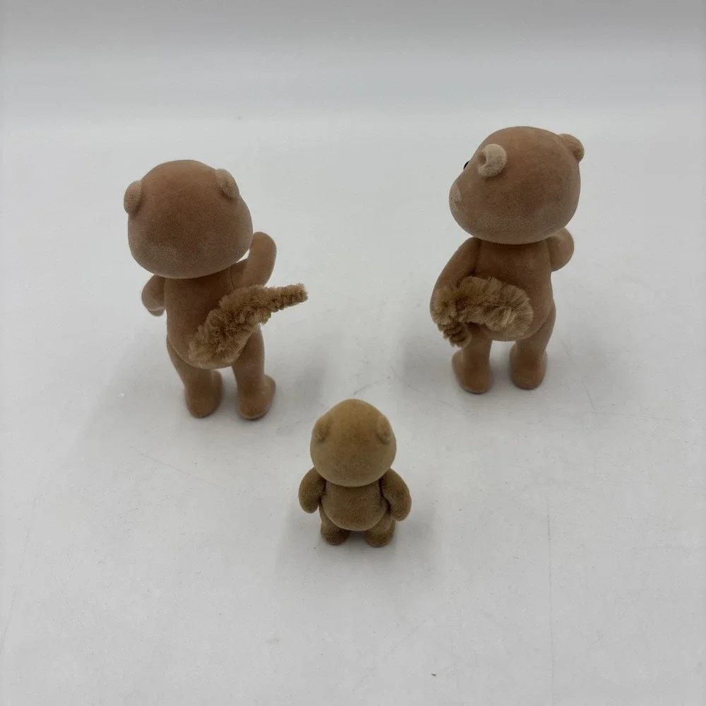 Sylvanian Families Neptune Otter Family And Baby Figure